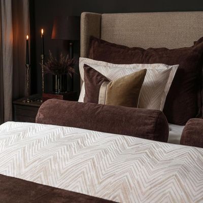 Hovedbilde Halvor Bakke Zeva sateng sengesett lys sand